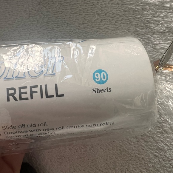 NEW BUNDLE OF LINT ROLLERS- 2 WITH HANDLES/ 2 REFILLS - Picture 5 of 7